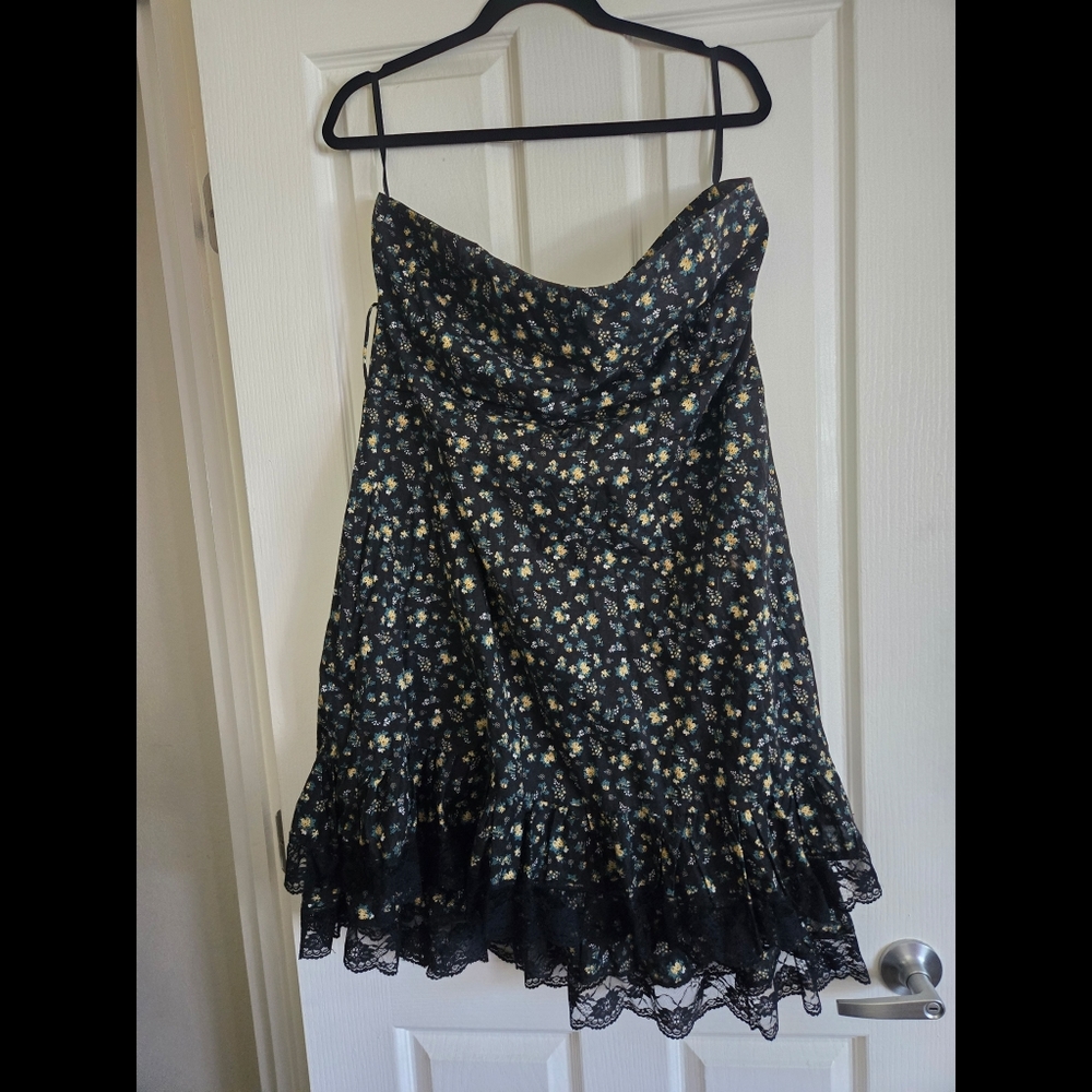 ‼️Torrid Lace & Floral Strapless Dress